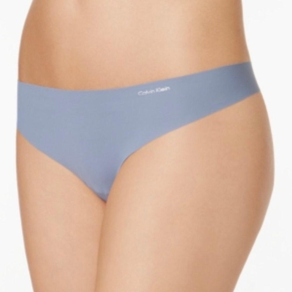 2 Calvin Klein Invisibles Thongs size Medium *